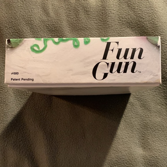 Hutzler Gerda Fun Gun for decorating cakes, cookies, etc.  Has 5 of 6 nozzles. - Picture 6 of 10